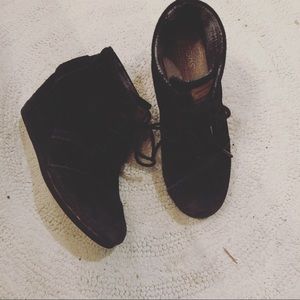 Toms black suede heels size 6